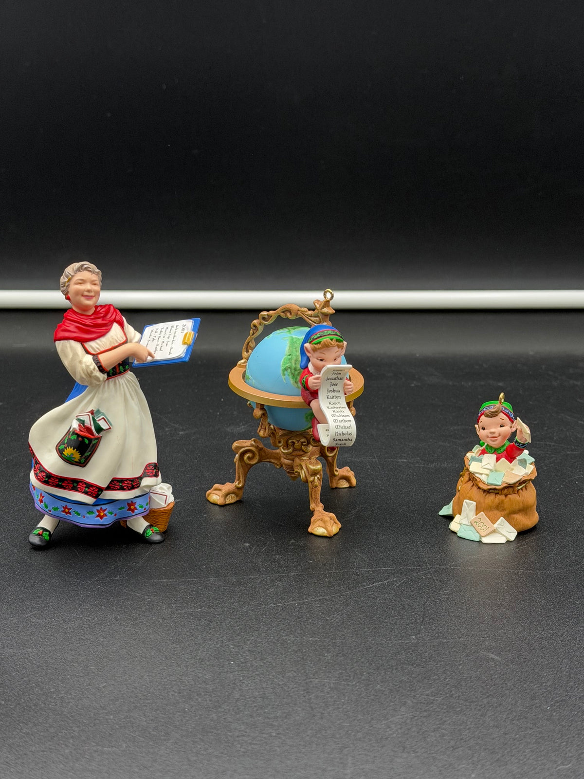 2001 Hallmark Keepsake Member Ornament Set - Lettera Globus & Mrs Claus