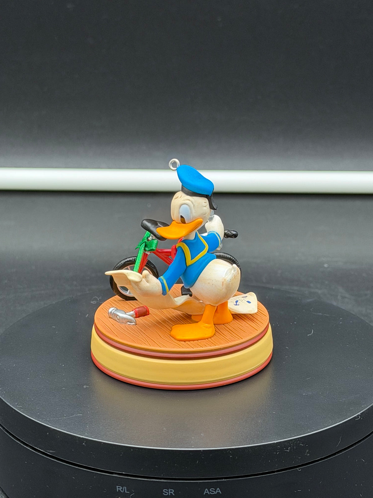 2008 Hallmark Keepsake Disney ornament featuring "Oh What Fun!" Donald Duck!