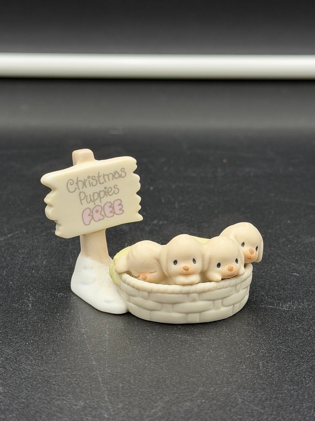 Vintage 1994 Precious Moments Sugar Town Free Christmas Puppies Figurine #528064