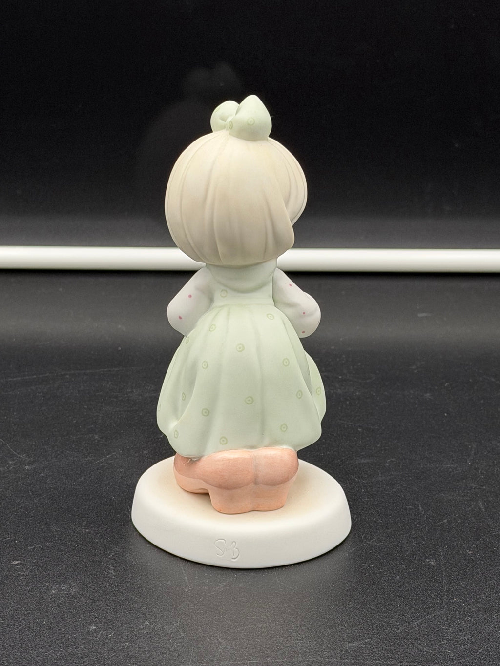 Vintage 1996 Precious Moments Who's Gonna Fill Your Shoes Figurine #531634