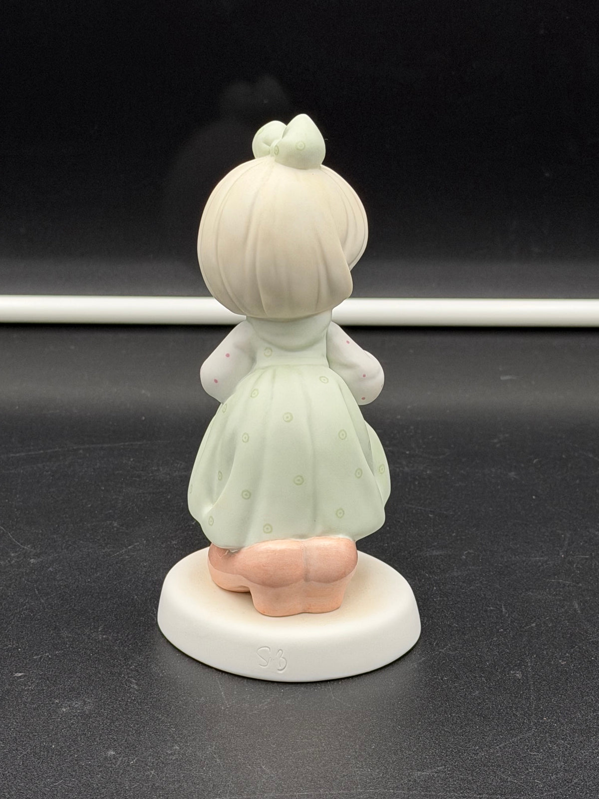 Vintage 1996 Precious Moments Who's Gonna Fill Your Shoes Figurine #531634