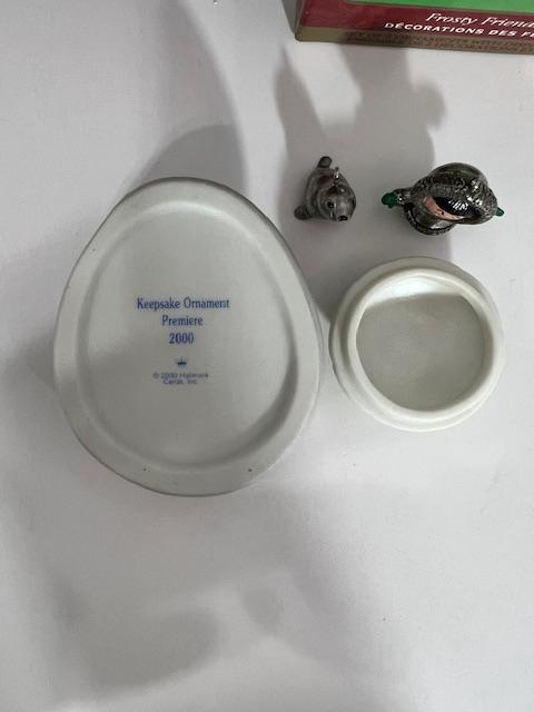 2000 Hallmark Keepsake Frosty Friends Pewter Ornaments with Display Piece