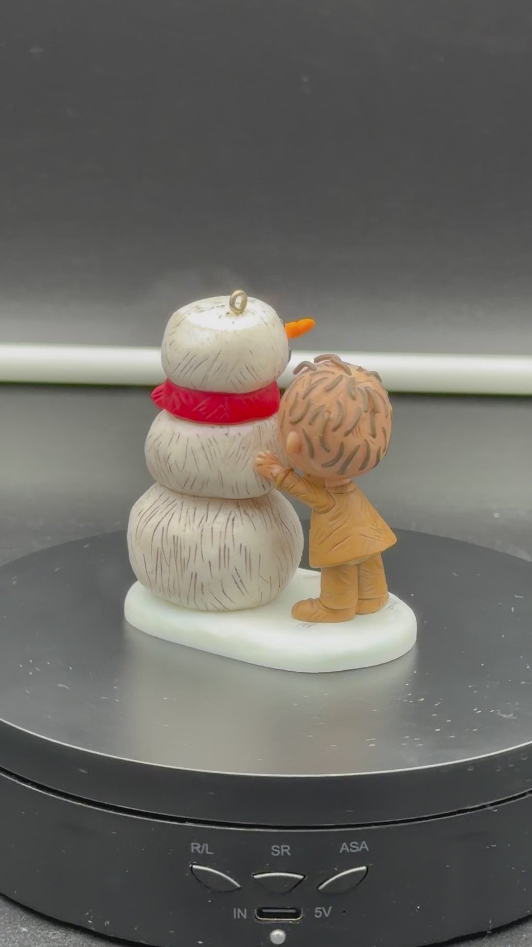 2013 Hallmark Keepsake Peanuts Ornament Pigpen Builds a Snowman