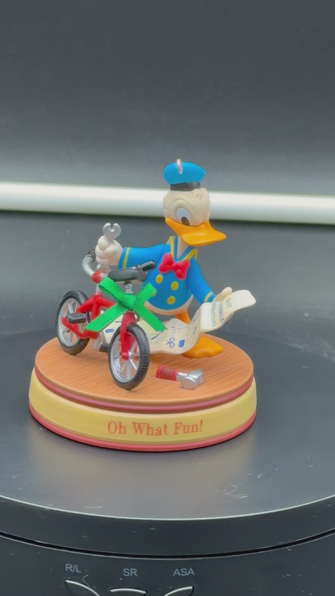 2008 Hallmark Keepsake Disney ornament featuring "Oh What Fun!" Donald Duck!